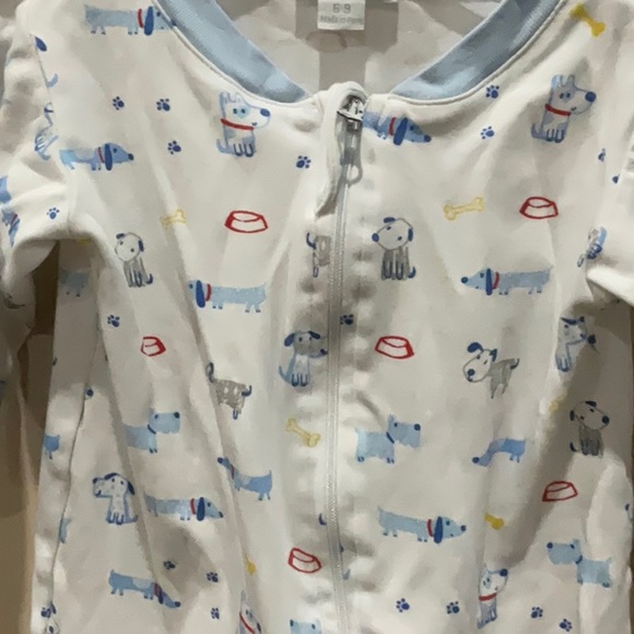 KISSY KISSY ZIPPERED SLEEPER IN SIZE 6-9 MONTHS - Picture 2 of 4